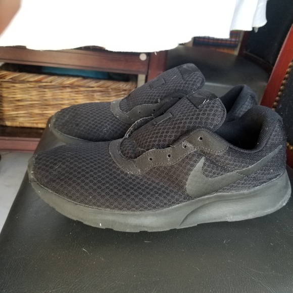 Nike Tanjun Athletic Shoe - Picture 2 of 3